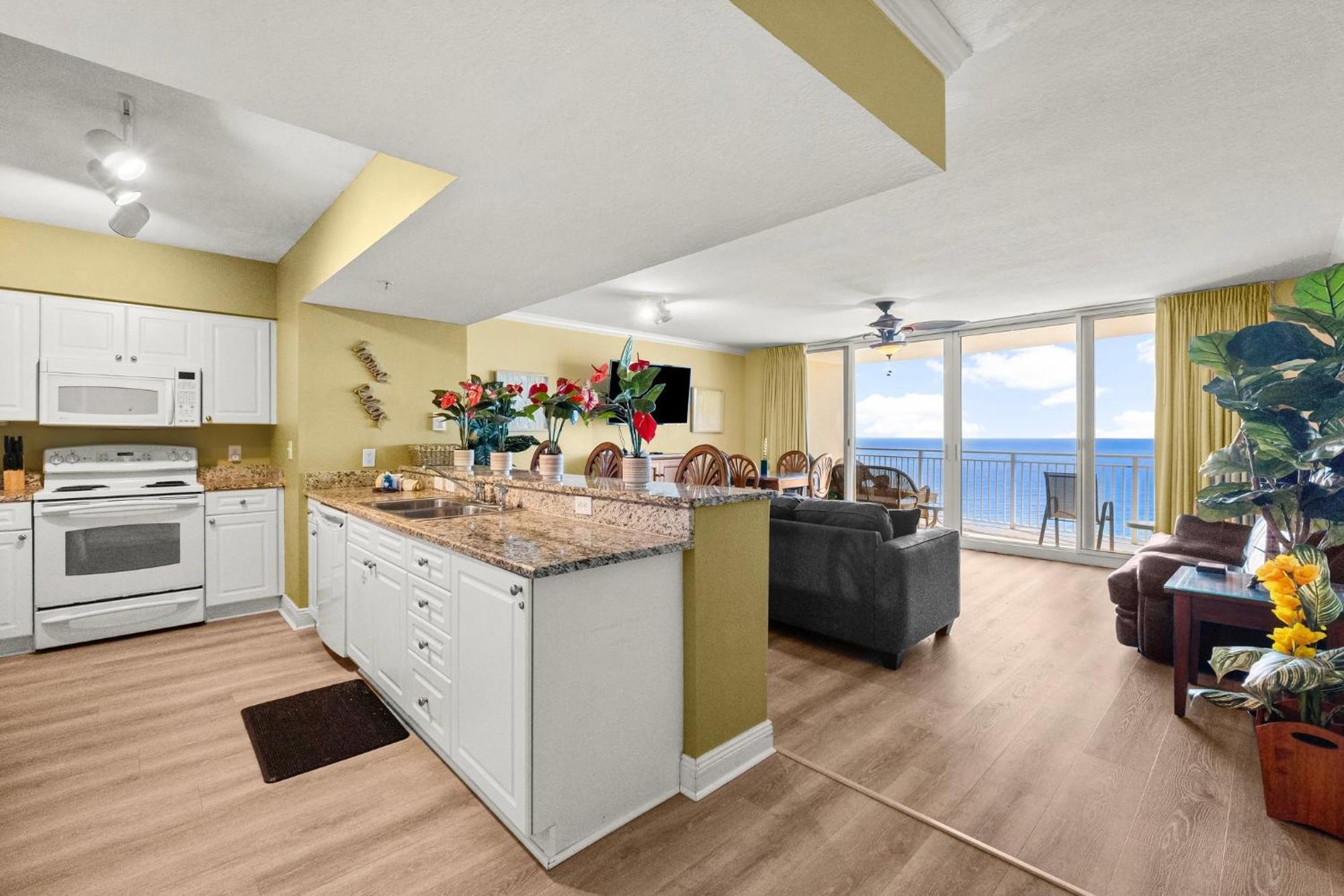 Beautiful Beachfront Paradise! Emerald Beach Resort Panama City Beach Eksteriør billede